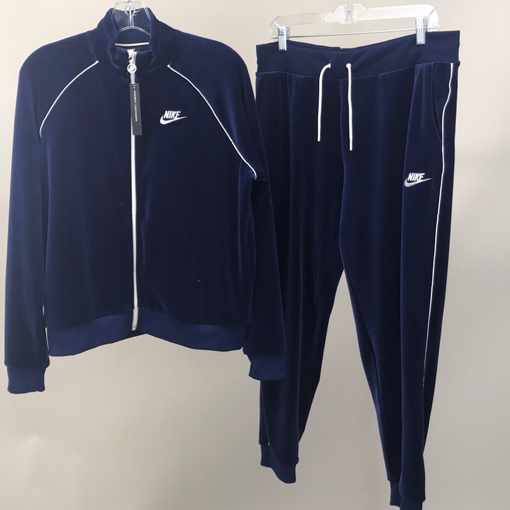 NEW Nike Velvet Sweatsuit